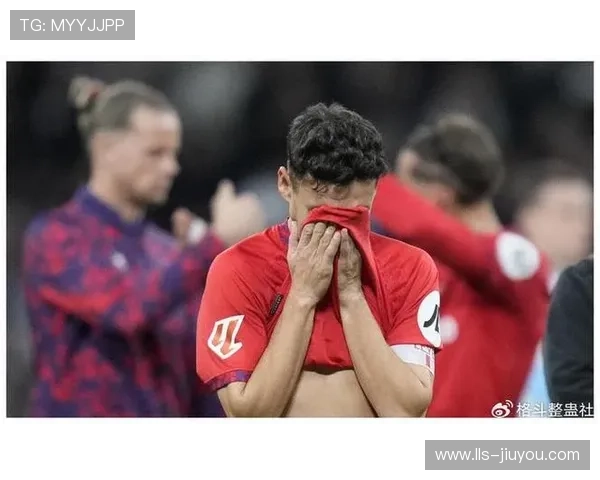 皇马球迷组织赛前致敬传奇，伯纳乌展出欧冠历史纪念